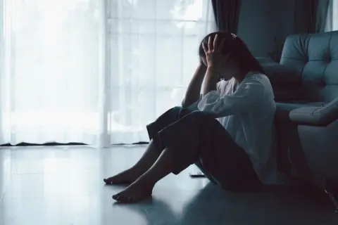 うつ病で休職中ですが、貯金が底をつき「生活保護」を検討しています。しかし友人から実は“月10万円”以上の「障害年金」がもらえるよと聞きました。知らないだけで“数百万円”もらい損ねることがあるのでしょうか？