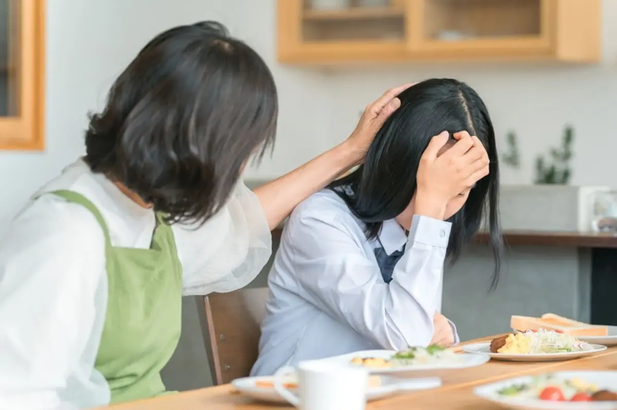 大学まで“片道2時間半”の娘が「お兄ちゃんは1人暮らしだったのにズルい！」と涙…東京で暮らすには“家賃・仕送り”で「毎月10万円」は必要ですが、認めるべきですか？ 家計負担のポイントとは