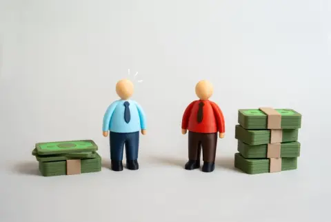4月から“課長”に昇進！ 基本給が「35万→38万円」に上がりましたが“残業代”が出ないので、前よりも「手取り減」に…妻は「管理職なんて損」と言いますが、年収が上がったなら良いですよね？