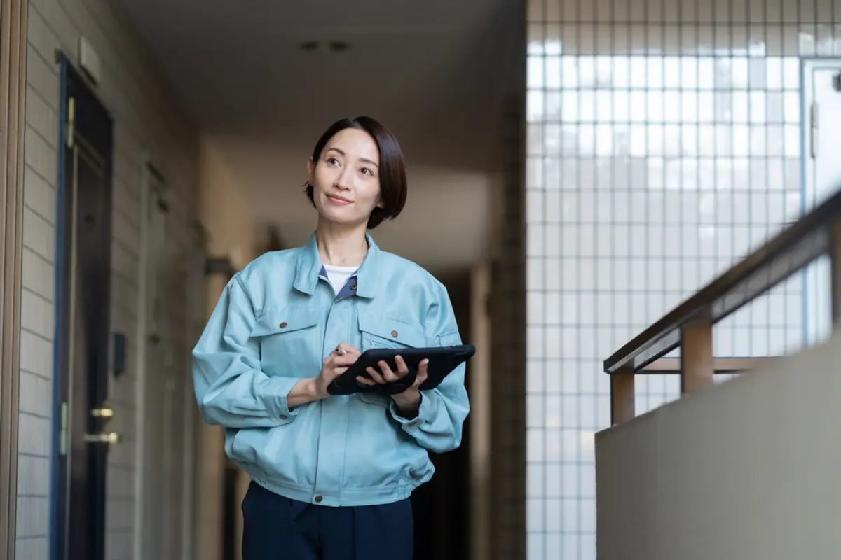 父が定年後「マンション管理人になりたい」と言っています。「座っているだけで年収300万円」と聞いたそうですが、実態はどうなんでしょうか？