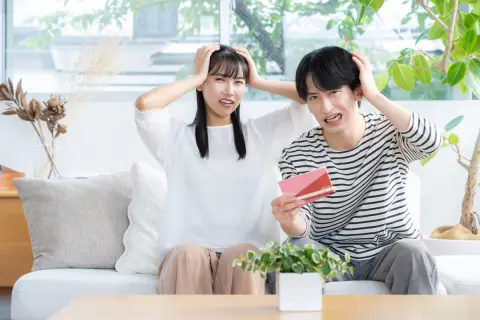 同棲カップル「お金の話が切り出しにくい」女性は“男性の約2.7倍”——なんとなく決めると「関係満足度」は“75.7％→40％”に？ 家計にまつわる話し合い実態
