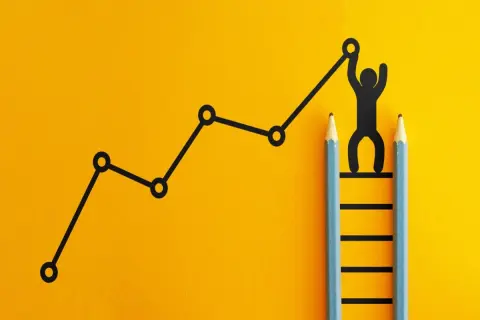 夫が「iDeCoに一括30万円を投資する」と発言！ 毎月「2万5000円」積み立てるより、夏ボーナスで“年払い”にするほうが得なんですか？「高値づかみ」で損しないか心配です…
