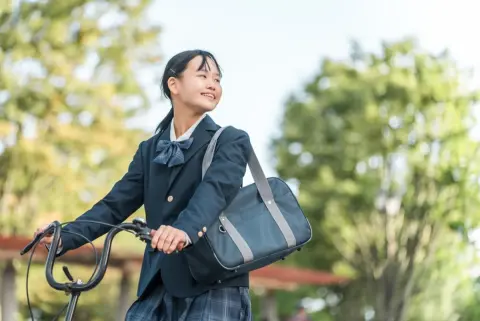 未成年の子どもが自転車で違反して「青切符」！もし反則金“1万2000円”を払わなかった場合、前科がついてしまうのでしょうか…？