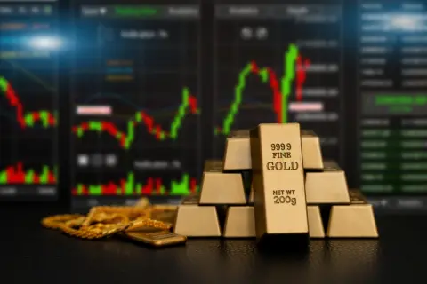 いまさら「10万円分の金（ゴールド）」を買おうとする友人。「2万3000円に下がった今が買い時」と言いますが、今後は“下がっていくだけ”ではないのですか？ 金価格は本当に「暴落している」のか解説