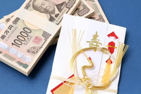 祖父母から「ご祝儀100万円」もらった！ その他のご祝儀と“あわせて300万円”だけど、お祝い事なら非課税ですか？ 高額なら「贈与税」の対象になるでしょうか？ 税務上の注意点を確認