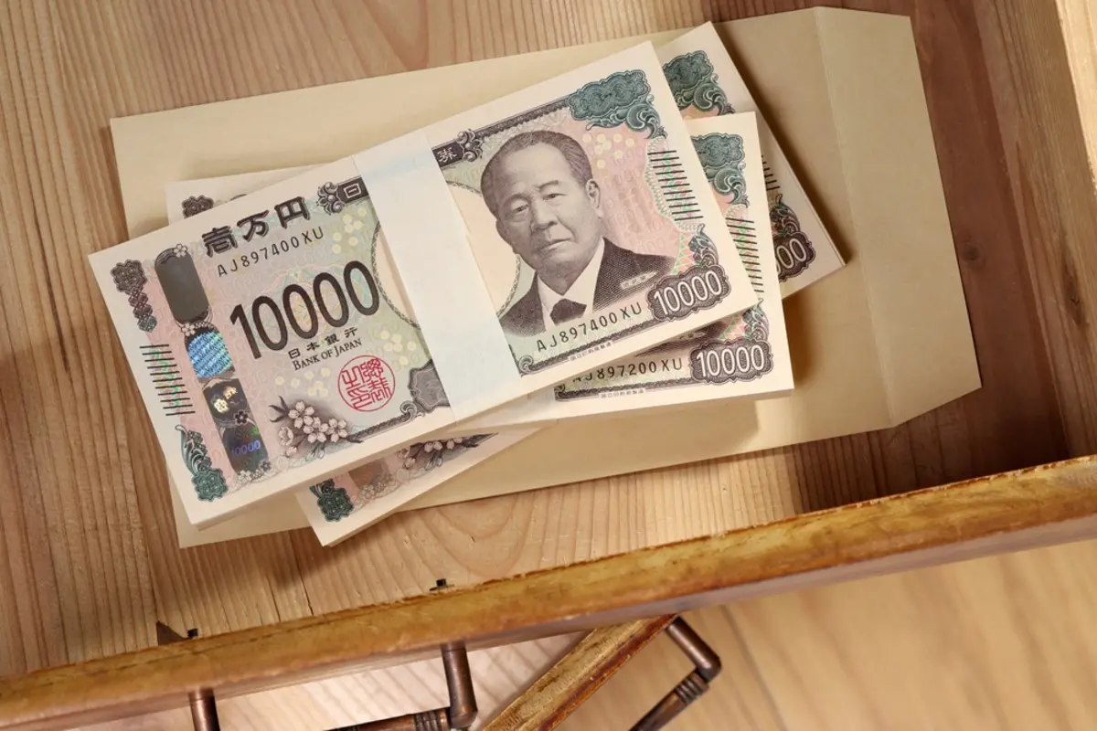 実家の母が「銀行より安心」と“現金300万円”をタンス預金しています。万一、盗難や相続が発生すると困りますよね？ デメリットのほうが大きいように思えるのですが…