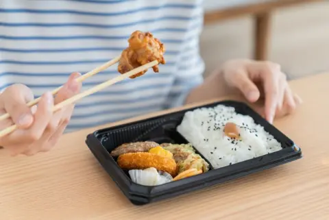 【実録】コンビニで「538円の幕の内弁当」を買ったら「えっ、こんなに小さいの？」とショック！ 内容量は「1食表記」で“グラム表記”はなし…「ステルス値上げ」されても気づかない？ 表記に潜む落とし穴