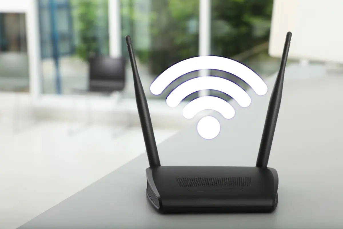 「端末代は実質無料」と勧められ、70代の父が“据置型Wi-Fiルーター”を契約。後日、月額料金が「5000円ほど」増えたため解約を申し出ると、本体代「9万円」を請求された！ 無料ではなかったのでしょうか？