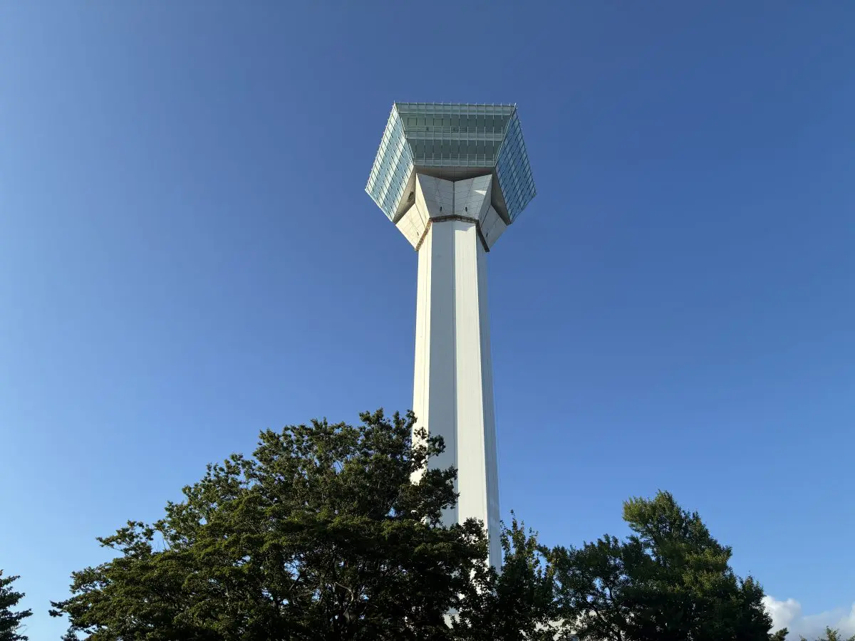 函館に「土方歳三ゆかりの地」は“10ヶ所”以上！ 入場無料スポットなら出費は「市電1日乗車券・800円」だけ!?「箱館奉行所・五稜郭タワー展望台・函館博物館」は有料？ 費用を確認