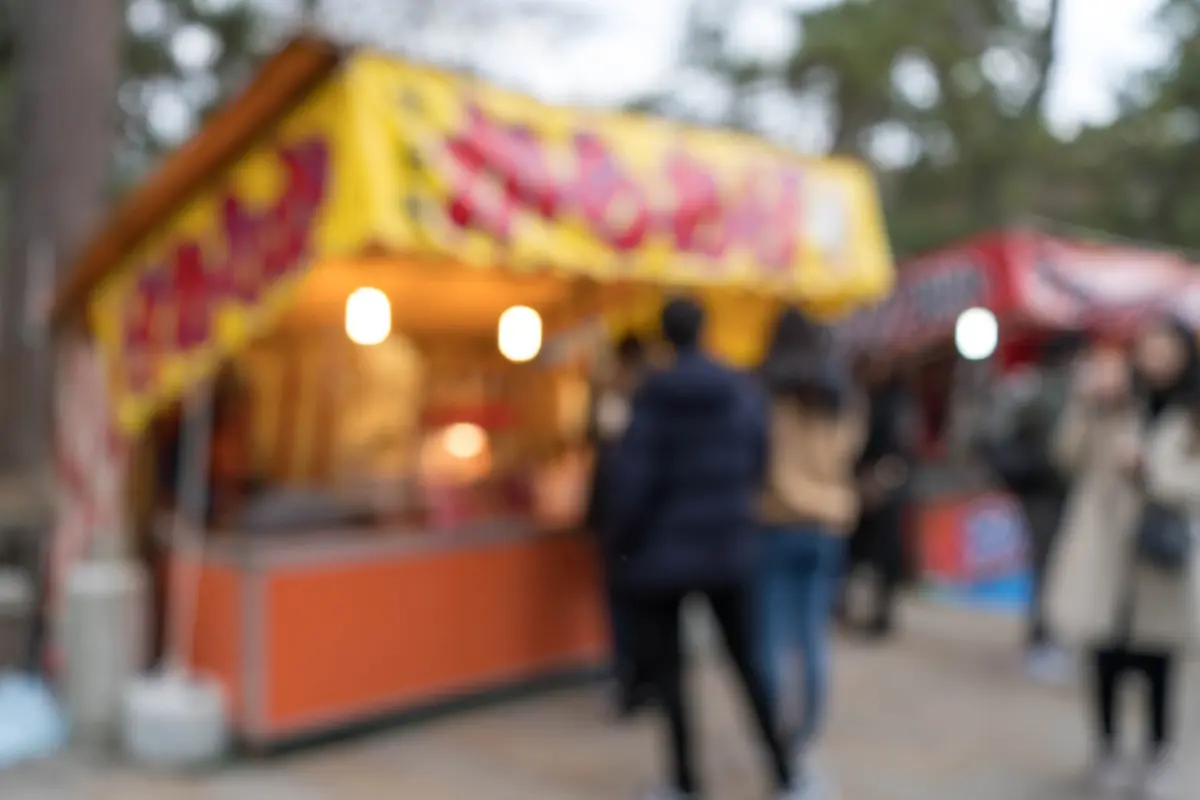 花火大会で屋台を利用したら、家族4人で「1万円」を超えてびっくり！ コンビニで買って持参するとどれくらい節約になるのでしょうか？
