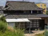 築50年の実家を売ろうとしたら、「解体に200万円ほどかけても更地のほうが売れやすい」と言われました。そのまま売るより本当に得ですか？
