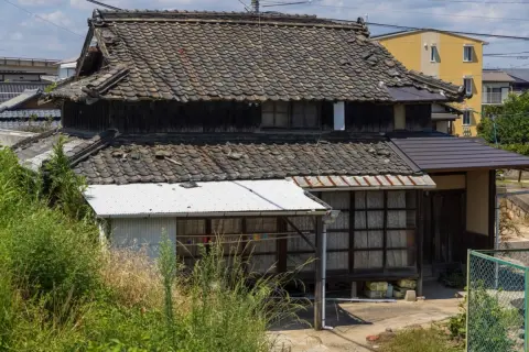 築50年の実家を売ろうとしたら、「解体に200万円ほどかけても更地のほうが売れやすい」と言われました。そのまま売るより本当に得ですか？