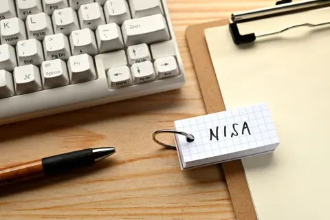 NISAで「月3万円」を、子どもの“大学費用400万円”のために始めて3年…増えたのは「8万円だけ」ですが、本当に続けて大丈夫ですか？ 思ったより増えず不安です…