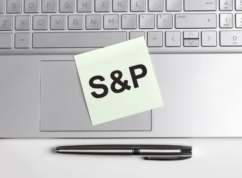 月5万円「S&P500」に積み立て中…「アメリカ一極集中は良くない」「中国とインドが成長中」と聞き“オルカン”へ乗り換えたいです。総額「200万円」ほどですが、一括で乗り換えて大丈夫ですか？