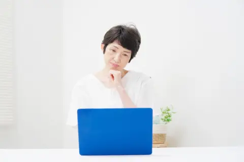 金利年3.3％の「外貨定期預金」に300万円！ 同僚に「手数料で約3万円も減るから米ドル建MMFがいい」と言われましたが、5年預けると“手数料・手取り”はどう変わりますか？ 具体的な金額で比較