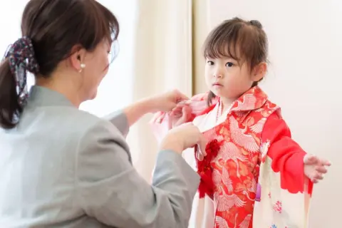 子どもの発表会で借りた“レンタル衣装”に、飲み物の小さな染みを付けてしまいました。返却時に「専門のクリーニング代が必要です」と言われましたが、自宅で目立たない程度まで落とした場合でも費用を負担するのでしょうか？