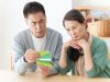 60歳で退職金「3000万円」を受け取り、再雇用で働き始めました。ところが翌年の税金や保険料が大幅増加！ 退職金と給与が重なると負担は重くなるのでしょうか？