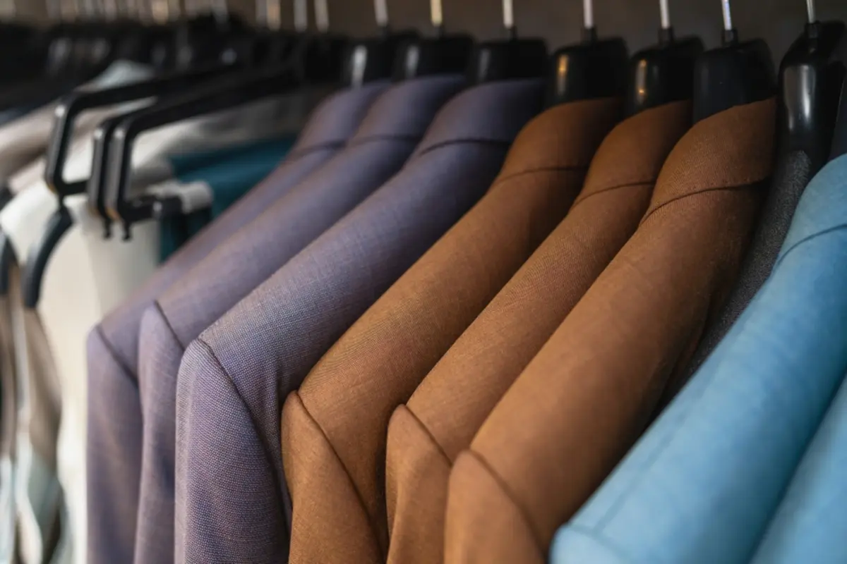 3000円で買った古着に「数万円の価値がある」と言われました。高く売れる服はどこを見れば分かるのでしょうか？