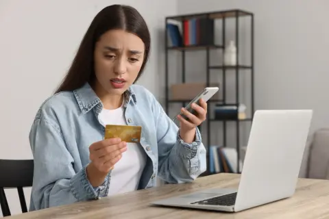 「一括払い」のつもりでカードを使っていたのに、気づけばリボ残高が「50万円」に…。慌てて“自動リボ”を解除しましたが、残った「50万円」も一括払いに戻るのでしょうか？
