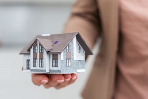 住宅ローンが「1800万円」残っている自宅を売りたいのですが、夫は「完済するまで売れない」と言います。返済中でも売却できるのでしょうか？