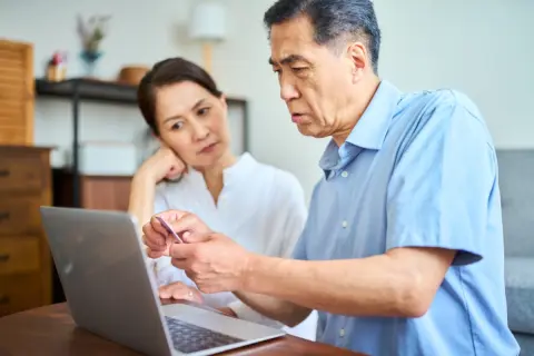 初めて年金が振り込まれた父が「思っていたより3万円以上少ない」と困惑…。長年自分で積み立ててきた年金でも、受給時に税金や社会保険料が引かれるのでしょうか？