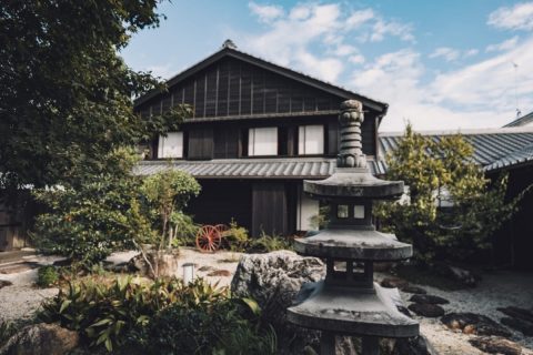 自宅の売却を相談したら「3000万円前後なら買い手がつきやすい」と言われました。住み替え先が未定でも、先に売るべきですか？