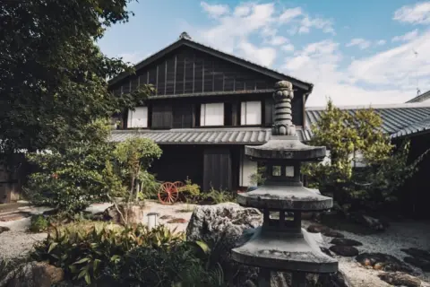 自宅の売却を相談したら「3000万円前後なら買い手がつきやすい」と言われました。住み替え先が未定でも、先に売るべきですか？