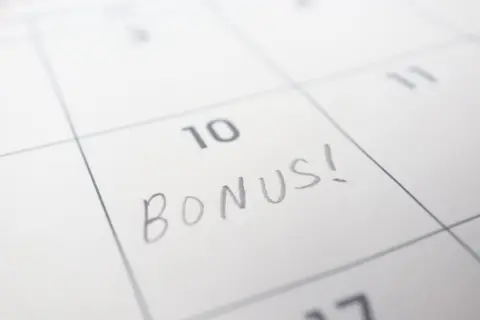 ニュースで「ボーナス平均100万円」と知り「自分は50万円だから少ない」と落ち込む夫…周りで“100万円”は多くないと思いますが、どこの平均でしょうか？「中小企業の会社員」の平均とは