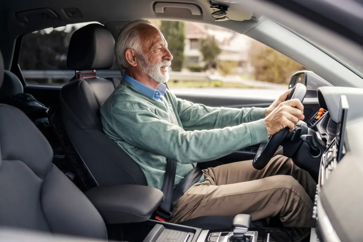 70代の父は週に「2～3回」しか車に乗りませんが、「買い物や通院に必要だから手放したくない」と言います。維持費を考えると、タクシーなどに切り替えたほうが安いのでしょうか？