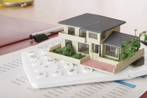 老後に向けて生活費を減らしたいのですが、夫婦2人で「4LDK」の家に住んでいます。小さな家へ住み替えると、固定費はどれくらい下がるのでしょうか？