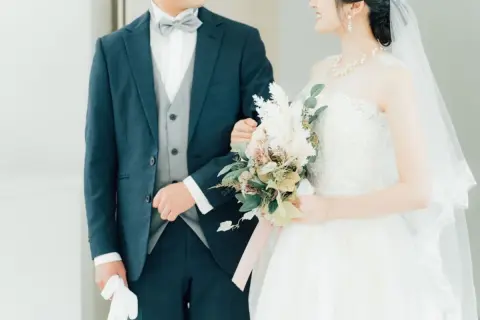 子どもの結婚式に「1円も出してないのに口出さないで！」と言われショック！ 相手の親は「100万円援助」してるらしいですが、親が費用援助するのが“普通”なのでしょうか？ 金額を確認