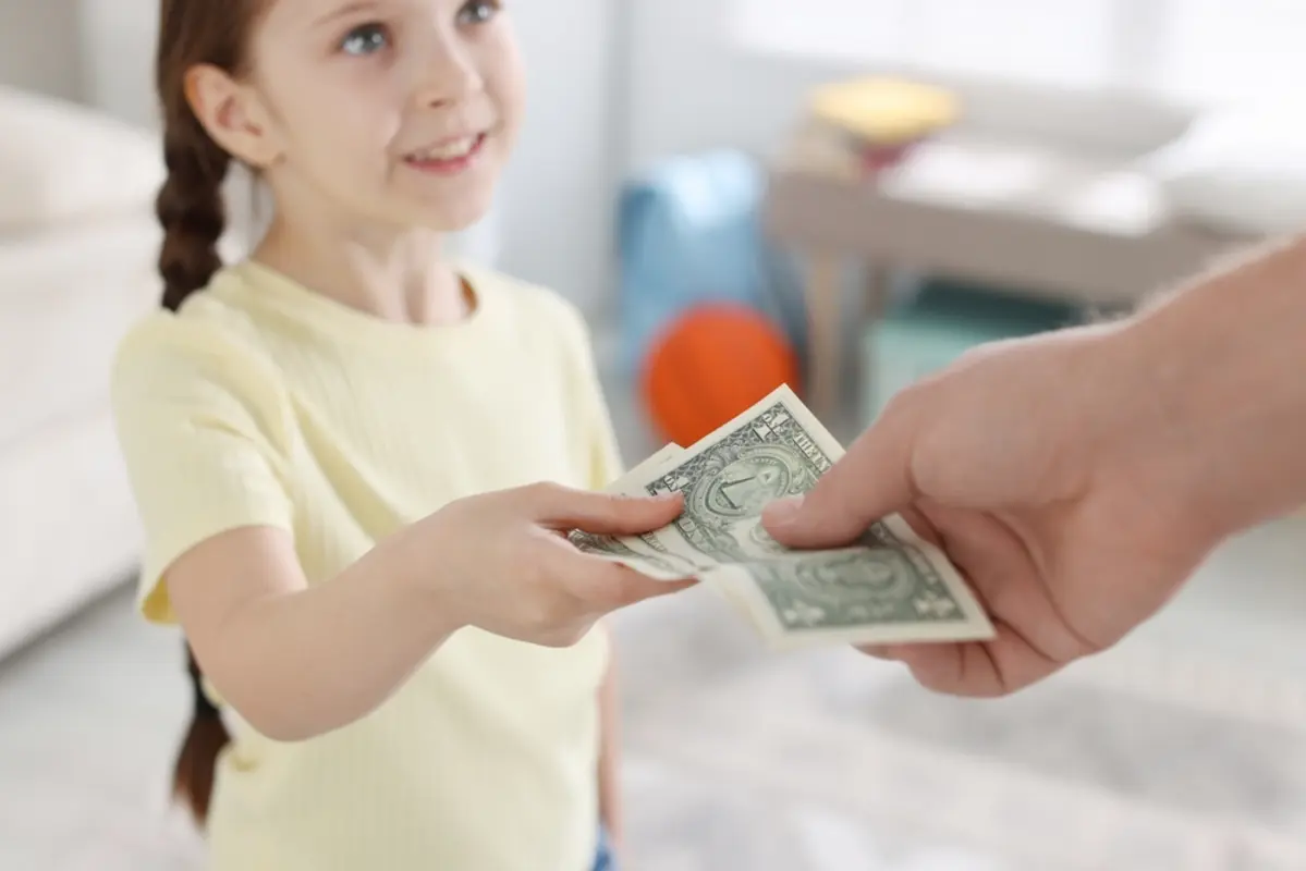 帰省時、義母から娘には「お小遣い3000円」なのに、義姉の子には「5000円」「4万円のファミリアの服」をあげたと知りショック！ 同じ6歳なのに、この差はひどすぎませんか？ 扱いの差が生じる理由