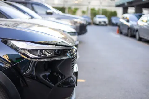 マンションの来客用駐車場を友人に使ってもらったら、管理人から「事前申請が必要です」と言われました。空いている時間帯でも、短時間なら自由に使えるわけではないのでしょうか？