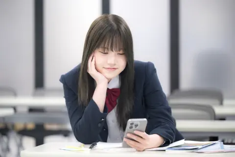 高3の娘が“20万円”する「iPhone 16 Pro Maxが欲しい」と言います。「写真がきれいに撮れる」そうですが、インスタやTikTok投稿のためなら“12万円のモデル”で十分ですよね？
