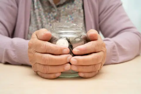 万一のためと貯蓄2000万円に手を付けない「75歳の母」…毎日粗食、エアコンは10年以上前のもの…女性の平均寿命は87歳なのになぜお金を使いたがらないのでしょうか？