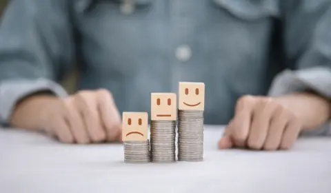 ニュースで「平均貯蓄額2059万円」と聞いて、夫が「うちは800万円しかない」と大慌て！ 40代でこの貯蓄額は、本当に“少なすぎ”でしょうか？ データで「平均・中央値」を確認
