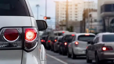 昼間の運転中に「ブレーキランプが片方切れている」と警察に止められました。朝の点検では点いていたのですが、走行中に切れた場合でも反則金を払う必要があるのでしょうか？