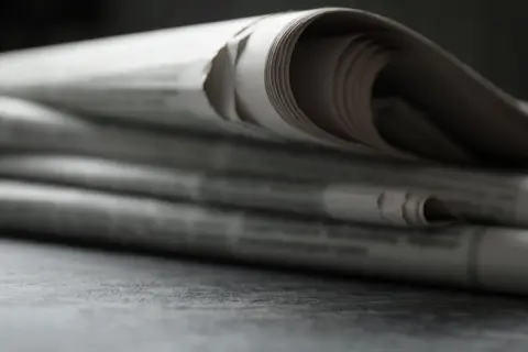 帰省した実家で「新聞代、毎月いくら払ってるの？」と聞いたら、母はよく分からない様子。高齢の親が契約している新聞などの固定費は、子どもが管理したほうがいいでしょうか？