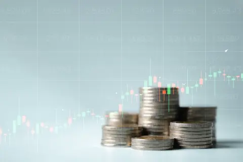 手元の“100万円”は「オルカンに入れる」「JTで配当金 年4万円」では、どちらが得？ オルカンは年率7％なら10年で“197万円”になるけど、老後は「配当収入の安心感」も貴重？ リスクも比較