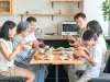 娘夫婦が孫を連れて毎週末、わが家で夕食を食べるのが恒例に。夫は「孫に会えるからいい」と言いますが、1年間ではどれくらいの負担になるのでしょうか？