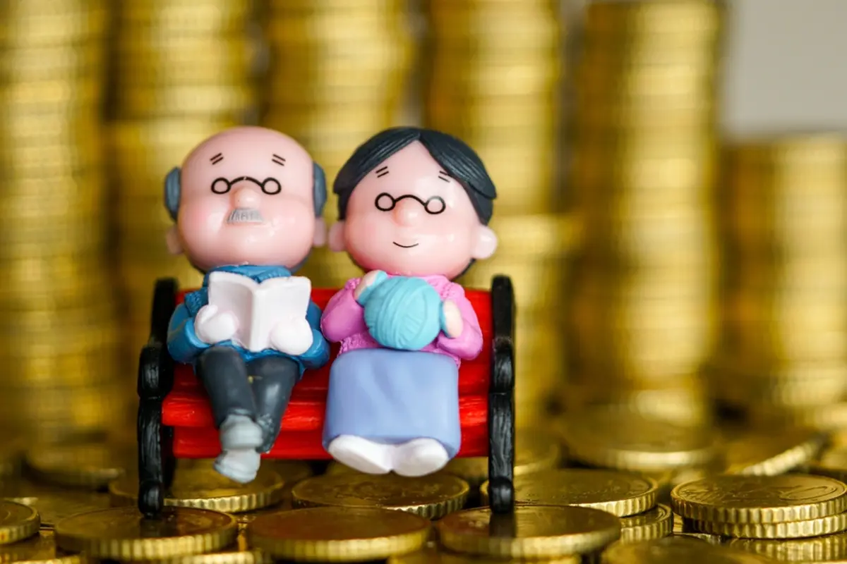 70代の父は、今も週5日働き続けています。夫婦で年金を月「20万円」受け取っていても、年金だけで暮らすのは難しいのでしょうか？