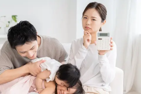 お盆の帰省を終えて家計簿をつけたら、交通費や外食、手土産などで「8万円」も使っていました。帰省1回にかかる費用は、みんなどれくらいなのでしょうか？