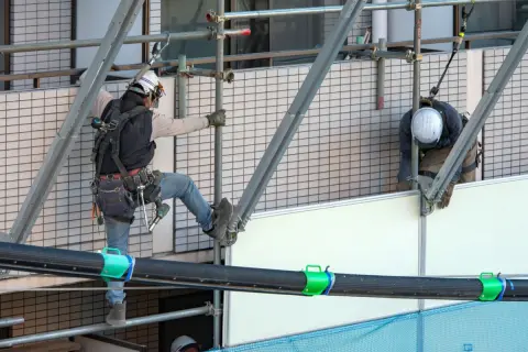 マンションの修繕積立金を30年間払い続けてきました。それでも大規模修繕があるからと一時金を請求されています。理不尽に感じるのですが、受け入れるしかないのでしょうか？