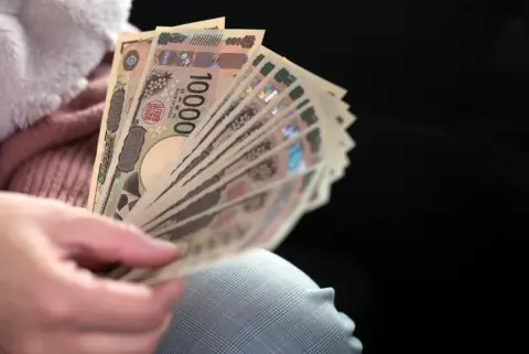 同居の義母から「月8万円」を“生活費”で受け取っています。夫に「税金がかかるのでは」と心配されますが、実費精算なら非課税ですよね？「家賃収入」と判定される境目はあるのでしょうか？