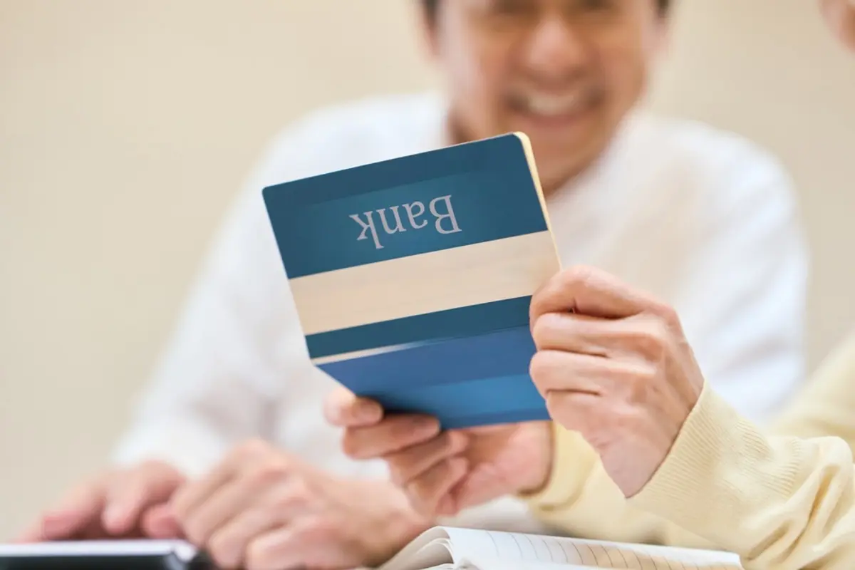 80代の父は、銀行員から「金利が高いですよ」と勧められ、“外貨預金”に興味を持っています。「預金だから安全」と言いますが、本当に安心して始められるのでしょうか？ 円預金との違いや注意点を解説