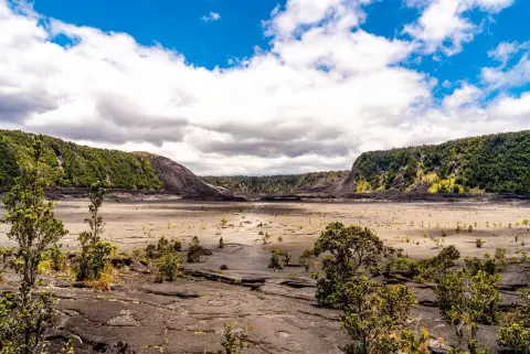 1898年ハワイ島の火山旅行は「50ドル」だった？当時の賃金で考えるとどれくらい？