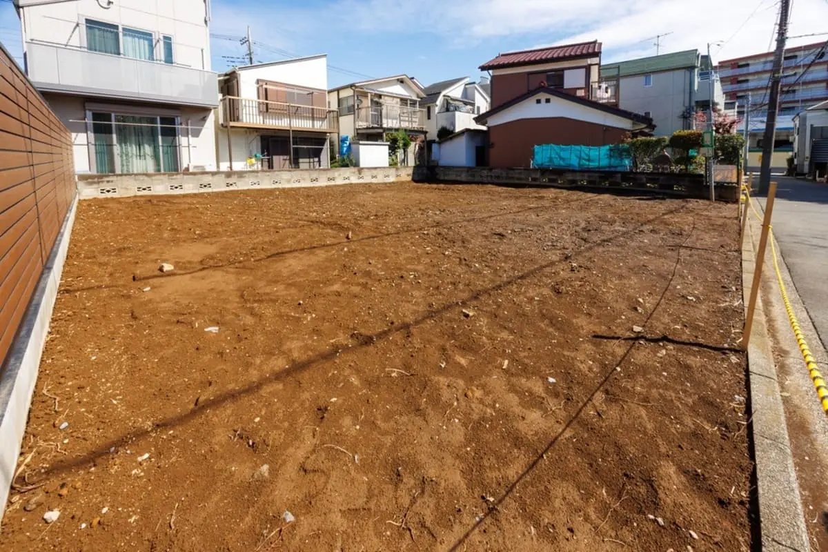 使っていない「80坪」の土地に、不動産会社から「8000万円でアパートを建てませんか」と提案されました。本当に収益につながるのでしょうか？