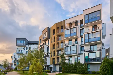 築25年のマンションで、管理組合から「修繕積立金が足りないため、各戸30万円の一時金が必要」と説明されて困惑…。購入時には聞いていなかったのですが、全額支払わなければならないのでしょうか？