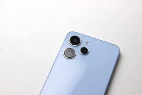 機種変更のたびに使わなくなったスマートフォンが家にたまっています。データを初期化していれば、そのまま処分しても問題ないのでしょうか？