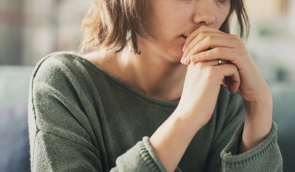 失業した40代の娘へ、毎月「15万円」を援助しています。私は再就職まで支えたいのですが、妻は「使い切れなかったら贈与税がかかるんじゃない？」と心配しています。生活費なら非課税ですよね？